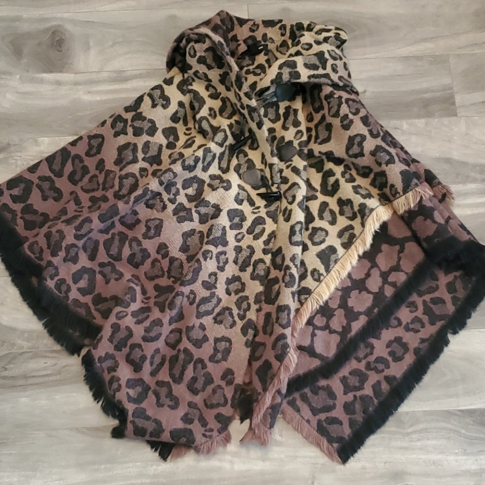 Modena buckle up poncho